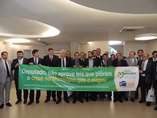 AMM prop�e elabora��o de lei para garantir repasse do FEX