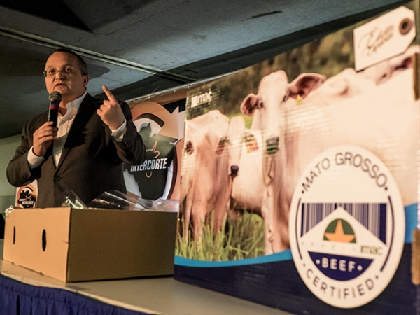 Governador Pedro Taques lan�a selo de qualidade da carne atrav�s do IMAC