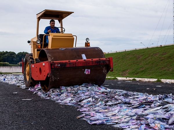 PJC destr�i 300 mil m�dias piratas em a��o contra crime organizado