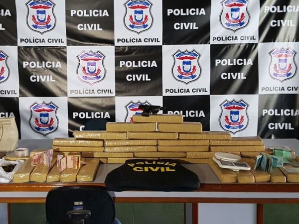 Sete pessoas s�o presas com 30 quilos de maconha em Sinop