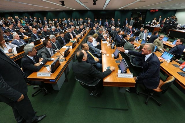    Comiss�o do impeachment elege chapa �nica; Sampaio ser� 1� vice-presidente do colegiado