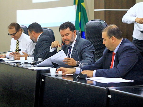 CPI da Copa faz mutir�o em busca de documentos