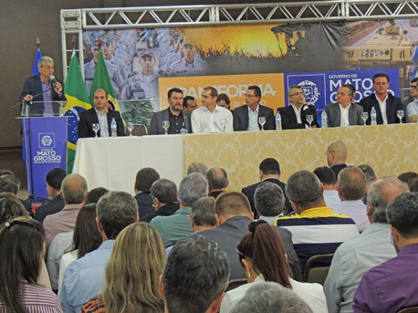 Munic�pios e governo v�o fortalecer parceria para enfrentar a crise
