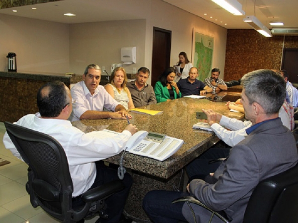      Governador garante fazer valer a lei quanto a invas�es