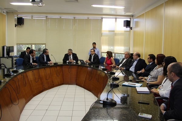 Equipe econ�mica do Governo apresenta dados preocupantes ao MPE e alerta sobre a necessidade de redu��o de custos