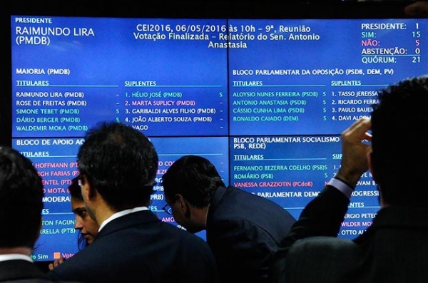 Processo de impeachment � aceito pela Comiss�o Especial e den�ncia segue para Plen�rio