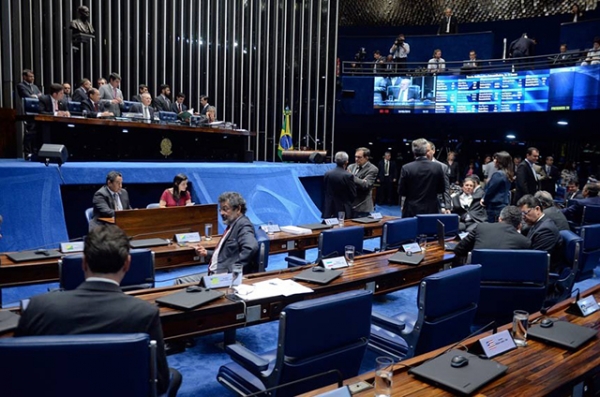 Senado cassa mandato de Delc�dio por 74 votos a favor e nenhum contra