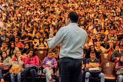 Secret�rio Marco marrafon visita escolas ocupadas e garante a alunos discuss�o sobre PPPs