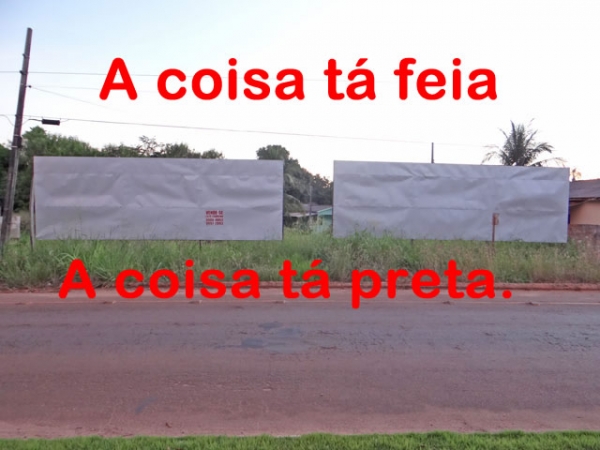 A coisa t� t�o feia em Juara, que at� outdoor fica vazio 