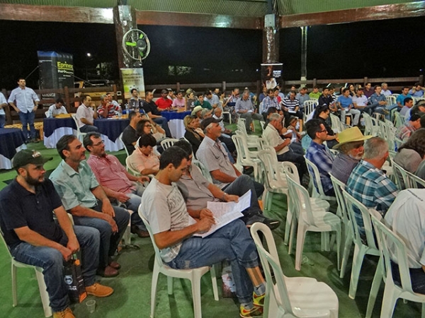 Cerca de 200 pessoas participaram do Rally da Pecu�ria em Juara