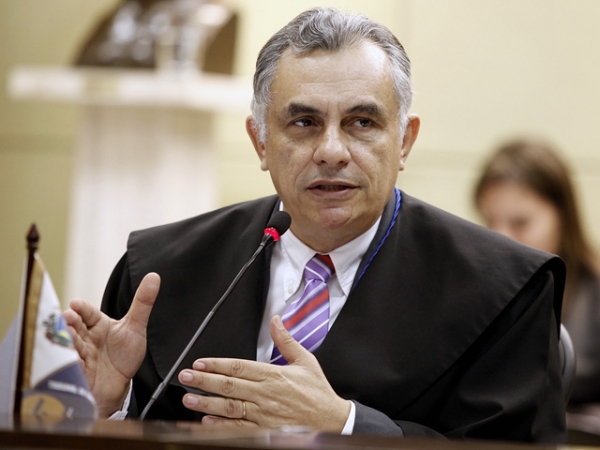 Justi�a nega per�cia em cheques assinados por ex-deputado Humberto Bosaipo