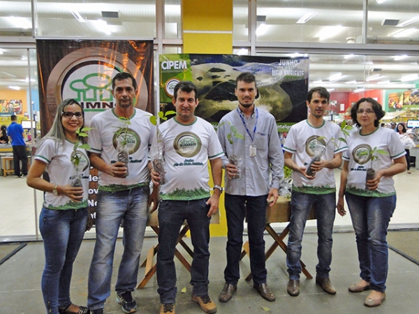 Simno realizou distribui��o de mudas de �rvores nativas em comemora��o � Semana do Meio Ambiente
