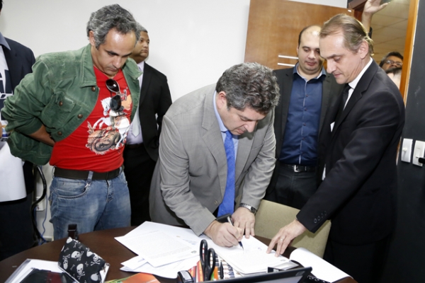 AL articula fim da greve com nova proposta aprovada por F�rum Sindical