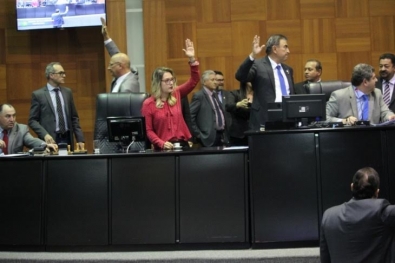 Por 13 a 9, AL aprova RGA parcelado em 1� vota��o; vistas adia conclus�o