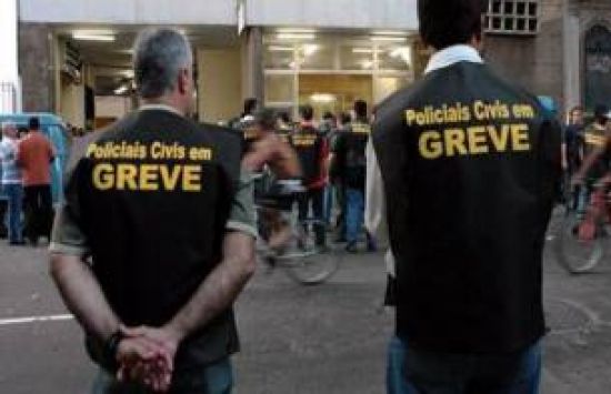 Escriv�es encerram greve em Mato Grosso
