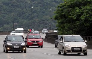 Lei do farol aceso durante o dia e novas multas come�am a valer nesta sexta-feira, 08 de julho