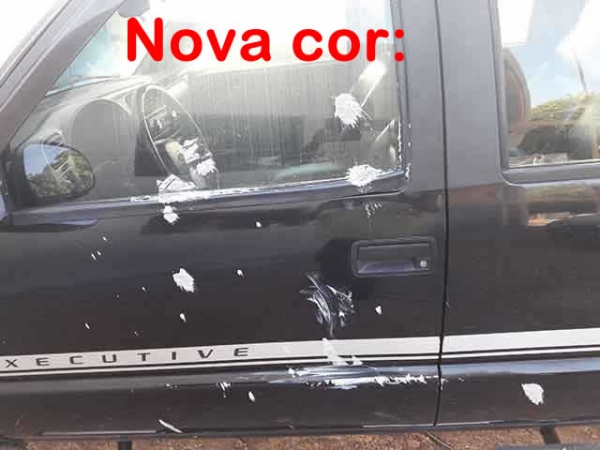 Chefe de licita��o da prefeitura muda cor da caminhonete.