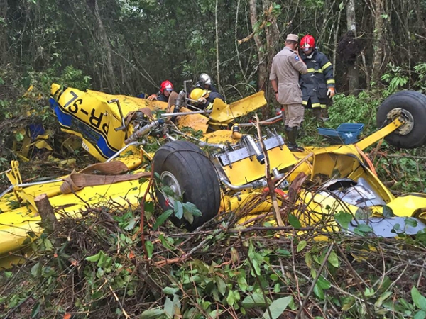 Avi�o agr�cola cai em �rea rural de MT e 2 pilotos morrem, diz bombeiros