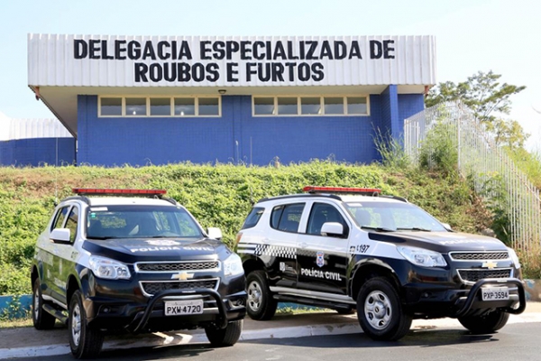 DERF prende dupla que assaltava vendedores de 'cart�es transportes' em Cuiab�