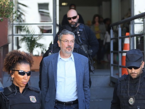 Preso na 35� fase da Opera��o Lava Jato, Ant�nio Palocci chega a Curitiba