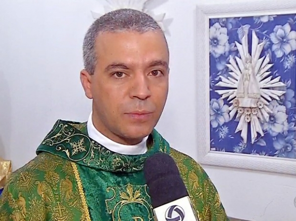 Pol�cia Civil apreende tr�s menores suspeitos de assassinar padre em Rondon�polis