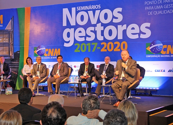 Prefeitos eleitos de Mato Grosso participam de semin�rio nacional em Bras�lia