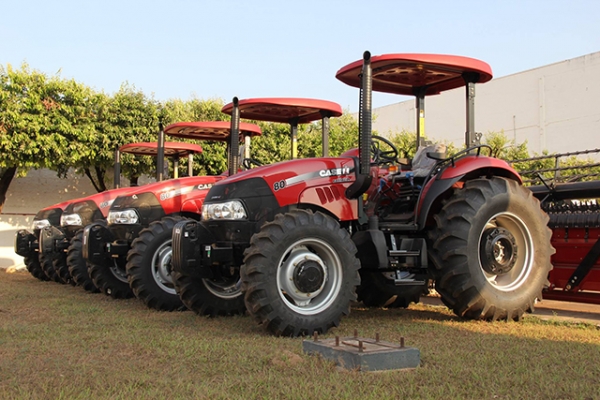 Governo realiza maior entrega da hist�ria de implementos para agricultura familiar