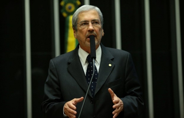 Plen�rio aprova flexibiliza��o do hor�rio da Voz do Brasil em r�dios de todo o pa�s