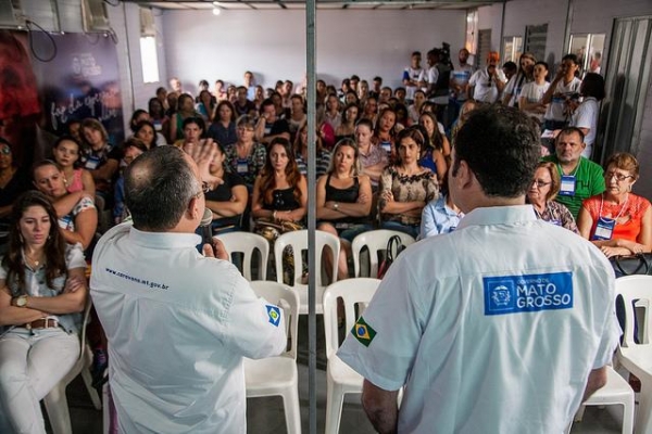 Governador e secret�rio dialogam com profissionais da Educa��o de Canarana