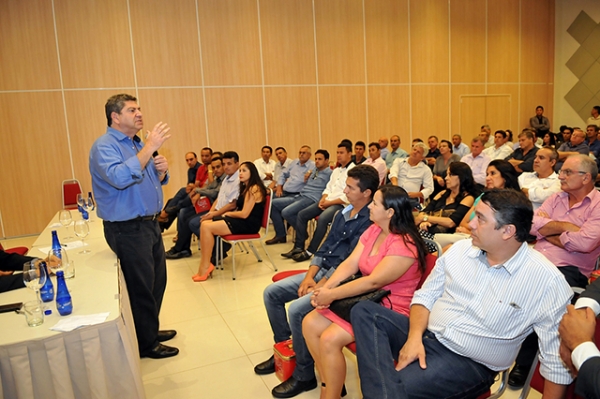 Maluf � lan�ado ao Senado por deputados, 45 prefeitos e vices