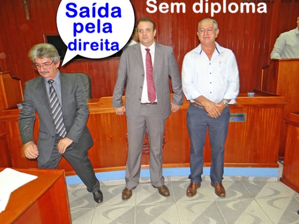 J� que ficou sem mandato e sem diploma, presidente tem sa�da estrat�gica 