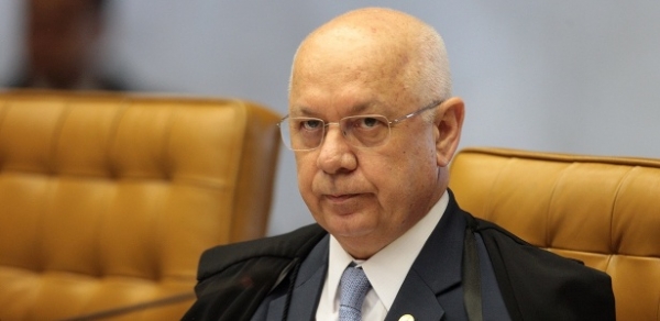 Teori estava em avi�o que caiu no litoral do Rio, dizem STF e fam�lia