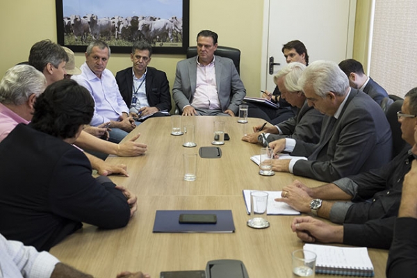 Vice-governador re�ne entidades dos setores de transporte e trading
