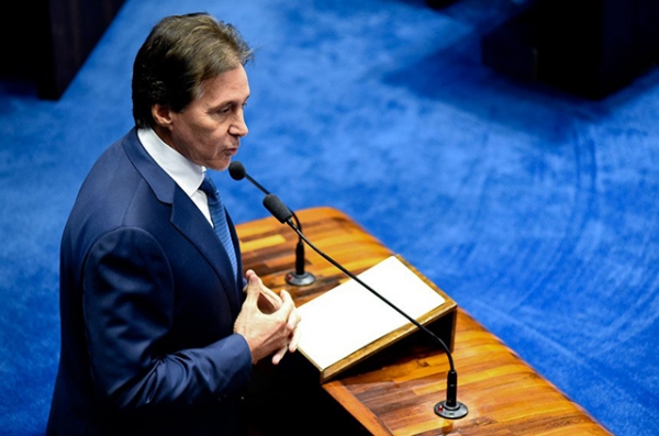 Eun�cio Oliveira promete gest�o voltada para anseios da sociedade e interesses da na��o