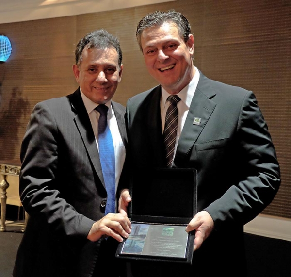 Vice-governador Carlos F�varo � homenageado durante posse da FPA