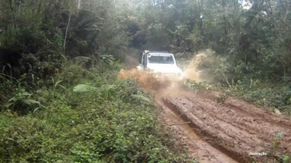 Caminh�o guincho dar� o suporte para os participantes do 1� Passeio Ecol�gico Rally
