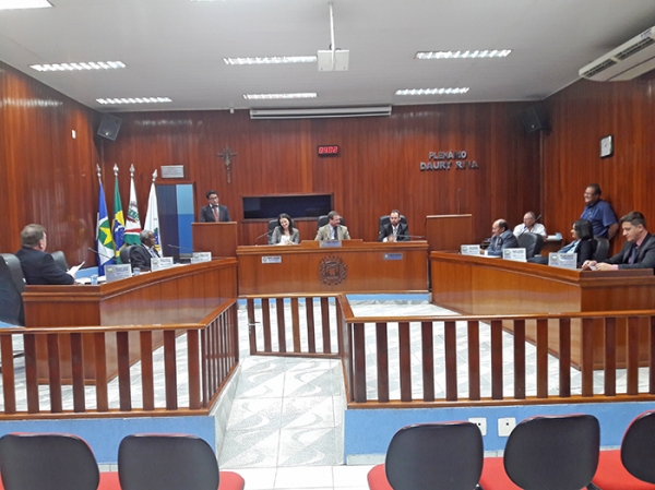 C�mara aprova em regime de urg�ncia teste seletivo e contrata��o para �rea da educa��o.