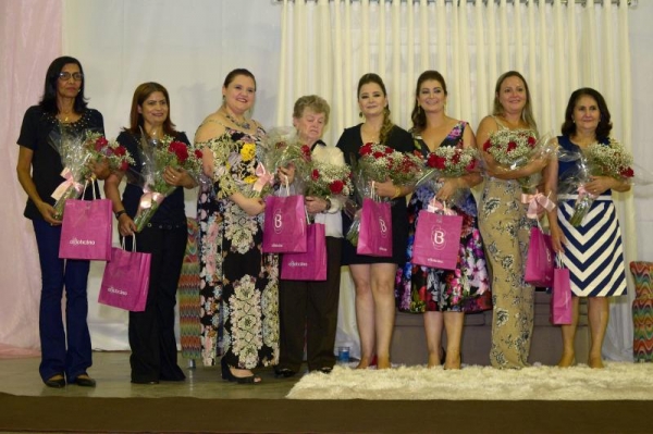 Comemora��o pelo Dia Intermacional da Mulher re�ne centenas de pessoas no Centro de Eventos Jo�o Paulo II