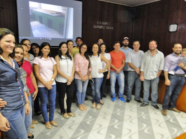 Volunt�rios se unem e criam associa��o 'Anjos de 4 Patas' de prote��o aos animais.~