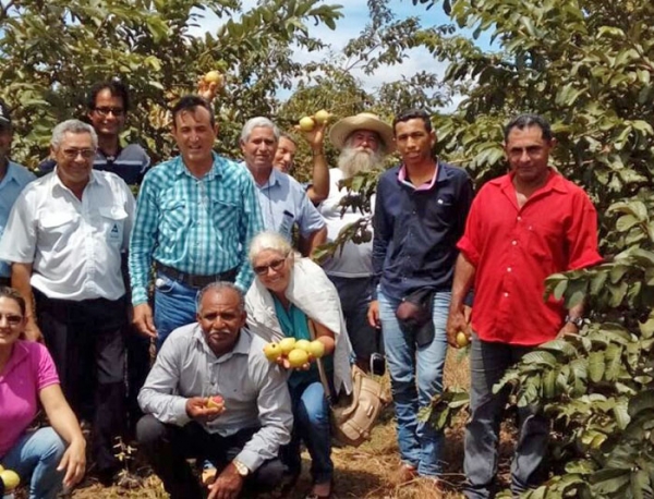 Secret�rio do Agroneg�cio acompanha produtores de Juara durante visita a empresas de polpa de frutas e bucha vegetal