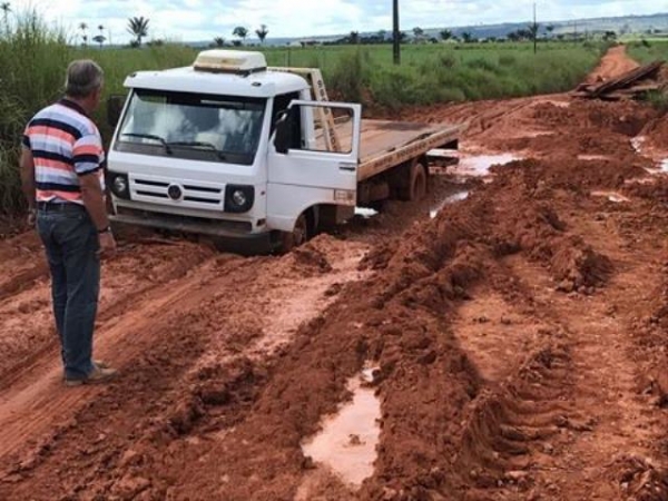 Vereador Fl�vio Val�rio (SD) pede socorro para a rodovia MT 160 sentido Itapai�na.