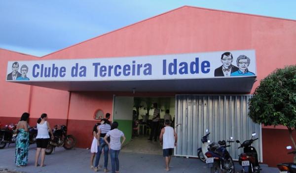 Secretarias de Sa�de e Assist�ncia Social e Diversidade Cultural realizam evento especial no Clube Viva a Vida