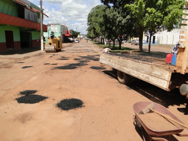 Prefeitura Municipal de Juara atende solicita��o de vereadores e come�a o tapa-buracos na cidade.