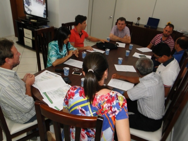 Vereadores se re�nem em sess�o extraordin�ria nesta sexta-feira 24 e aprovam projetos do Executivo.