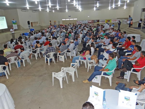 Mais de 220 produtores participaram do �Acrimat em A��o� em Juara.