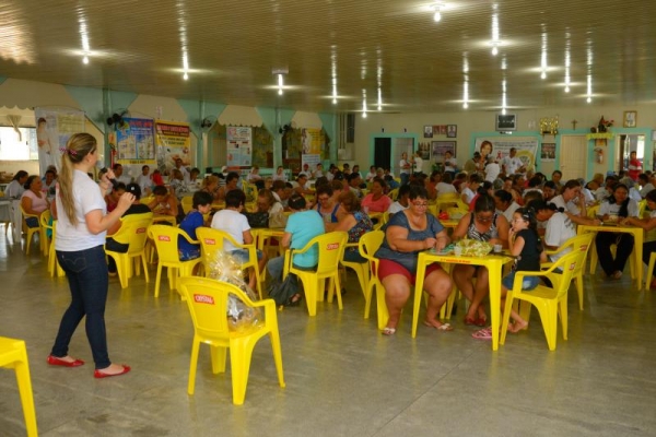 Festa em homenagem ao m�s da Mulher � realizada no Clube Viva a Vida