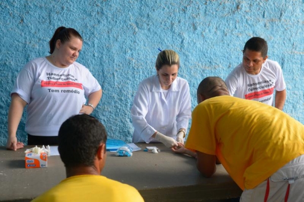 Equipe da Secretaria de Sa�de realiza campanha contra a Tuberculose na Cadeia P�blica