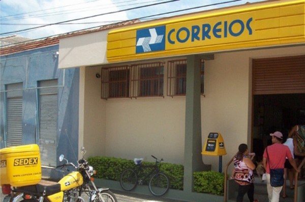 Correios retomam atividade; acumulo � de 500 mil encomendas