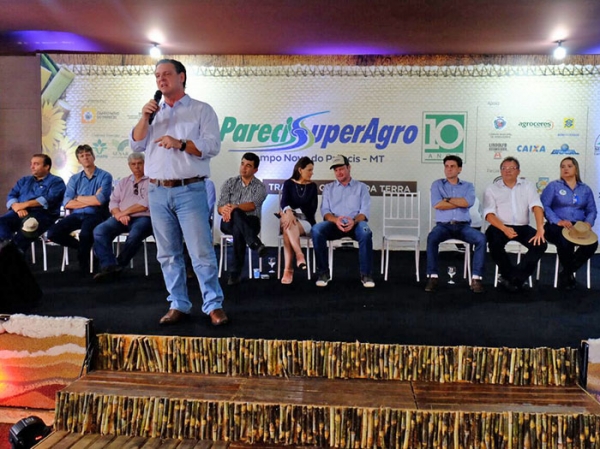 Entre empres�rios e produtores rurais, F�varo destaca qualidade da carne e controle sanit�rio