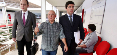 Juiz nega absolvi��o de Riva e esposa
